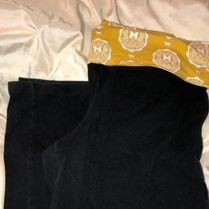PINK Victoria’s Secret U OF M yoga pants